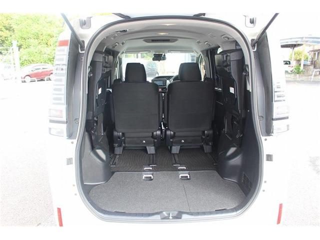 TOYOTA VOXY HYBRID 2017