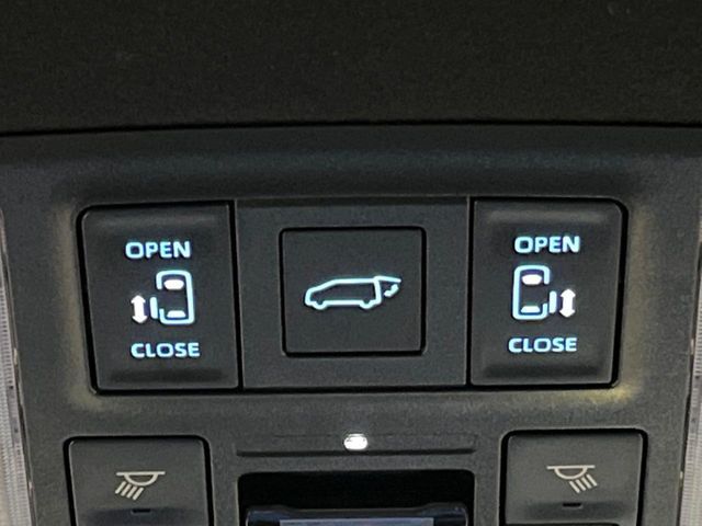 TOYOTA VOXY HYBRID 2023