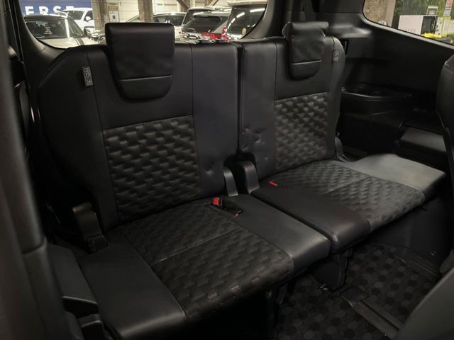 TOYOTA VOXY HYBRID 2023