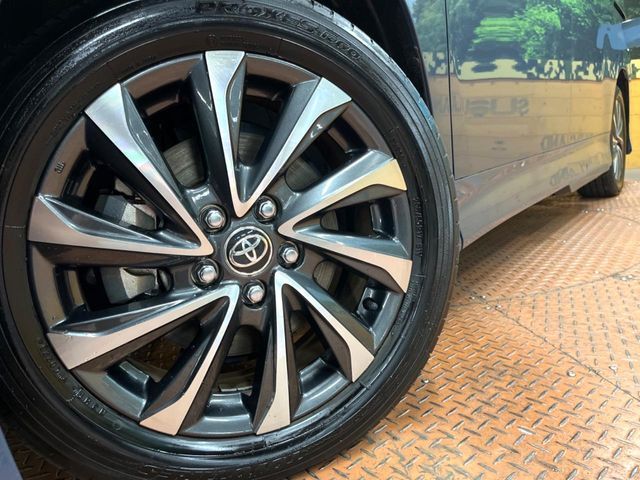 TOYOTA VOXY HYBRID 2023