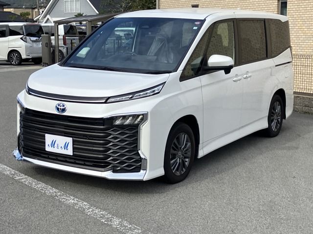 TOYOTA VOXY HYBRID 2023
