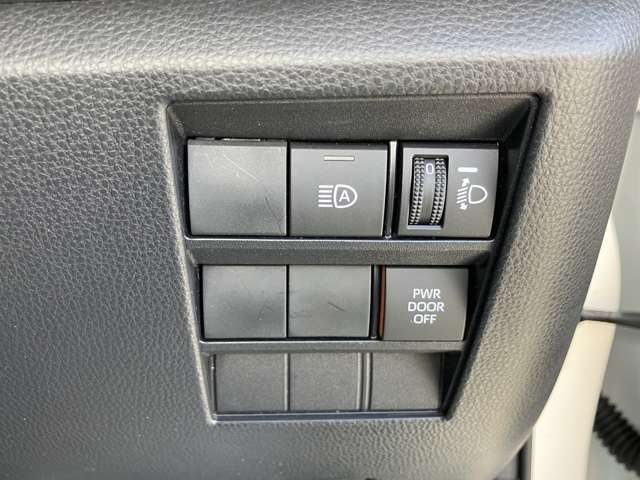 TOYOTA VOXY HYBRID 2023