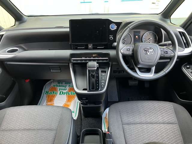 TOYOTA VOXY HYBRID 2023