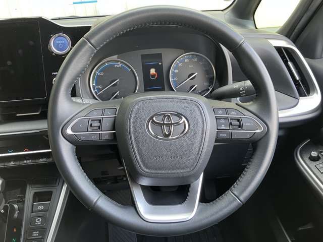 TOYOTA VOXY HYBRID 2023