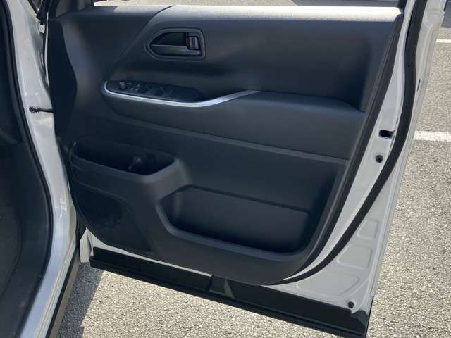 TOYOTA VOXY HYBRID 2023