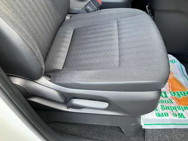 TOYOTA VOXY HYBRID 2023