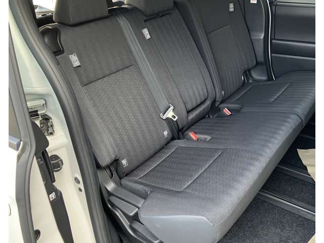 TOYOTA VOXY HYBRID 2023