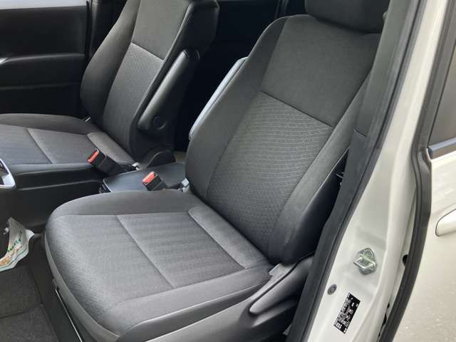 TOYOTA VOXY HYBRID 2023