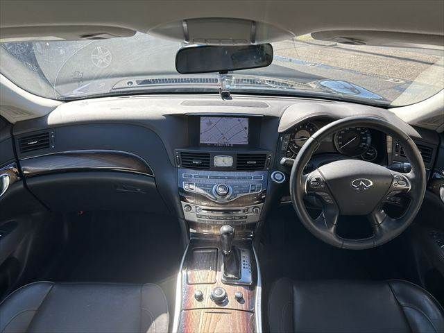 NISSAN FUGA HYBRID 2015