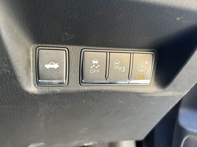 NISSAN FUGA HYBRID 2015