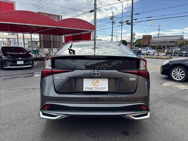 TOYOTA PRIUS 2019