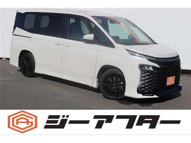 TOYOTA VOXY 2023