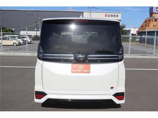 TOYOTA VOXY 2023