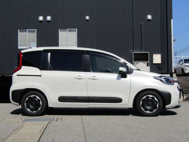 TOYOTA SIENTA HYBRID 2022