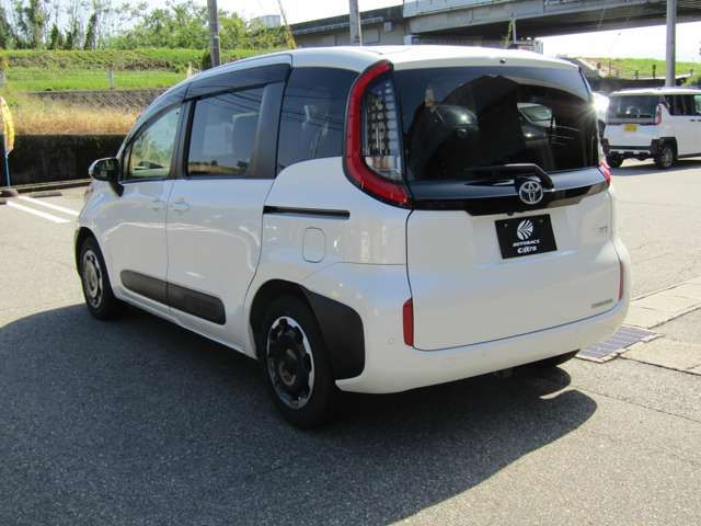 TOYOTA SIENTA HYBRID 2022