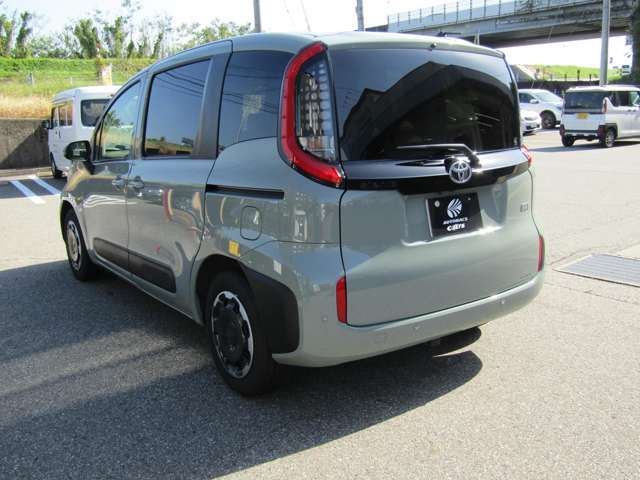 TOYOTA SIENTA HYBRID 2023