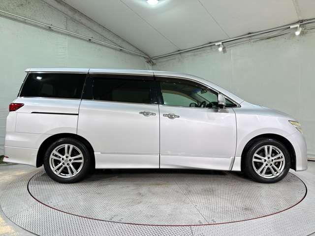 NISSAN ELGRAND 2010