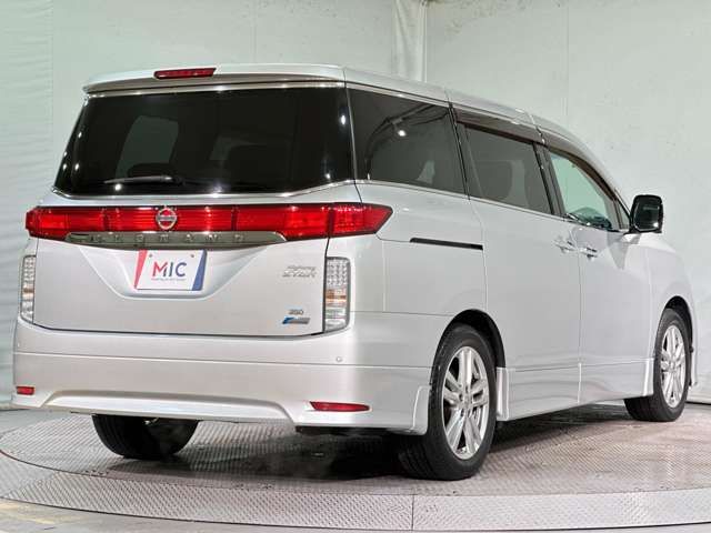 NISSAN ELGRAND 2010