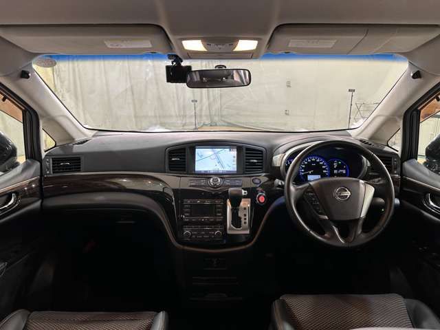 NISSAN ELGRAND 2010