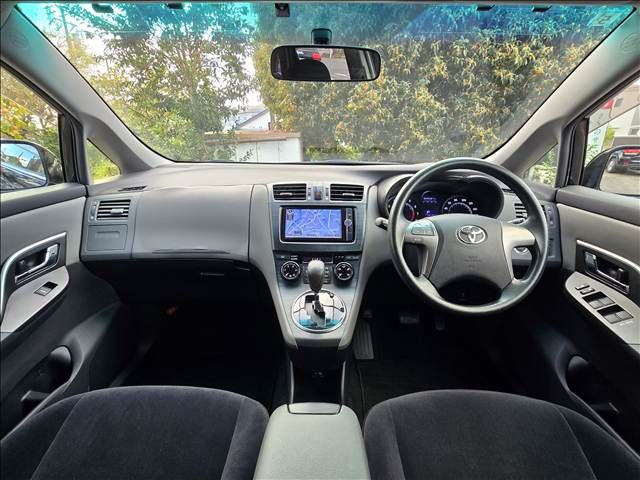 TOYOTA MARK X ZIO 2013