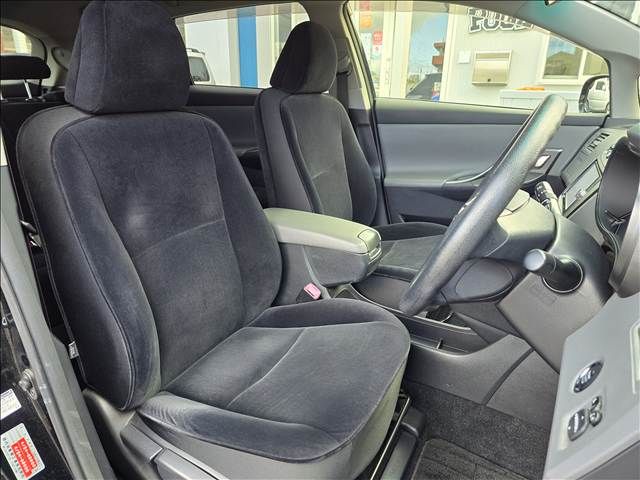 TOYOTA MARK X ZIO 2013