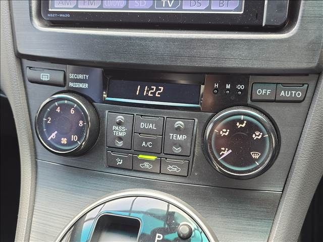 TOYOTA MARK X ZIO 2013