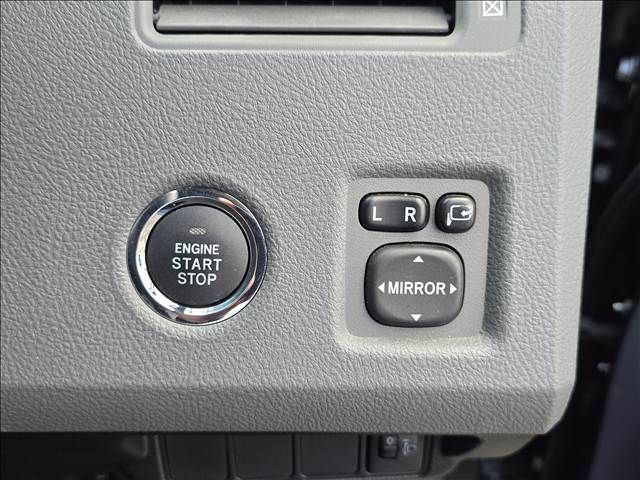 TOYOTA MARK X ZIO 2013