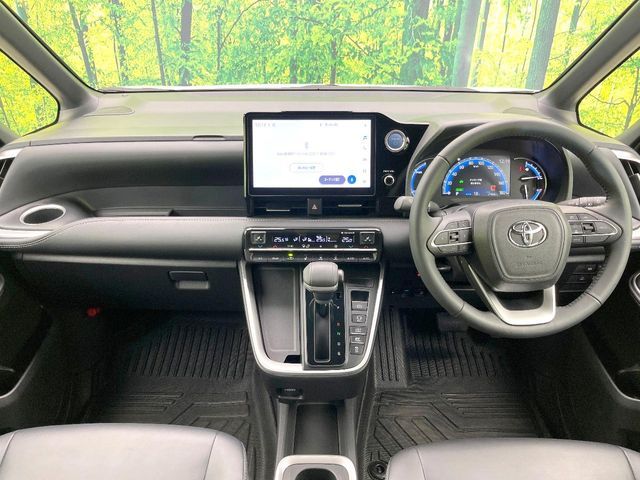 TOYOTA NOAH HYBRID 2023