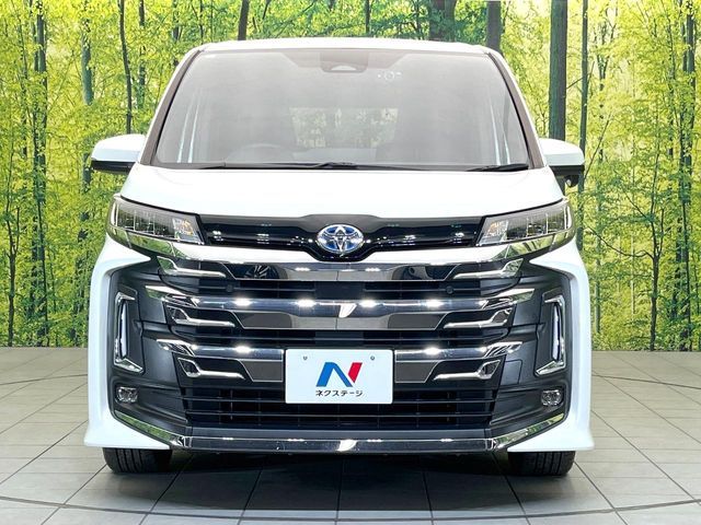 TOYOTA NOAH HYBRID 2023