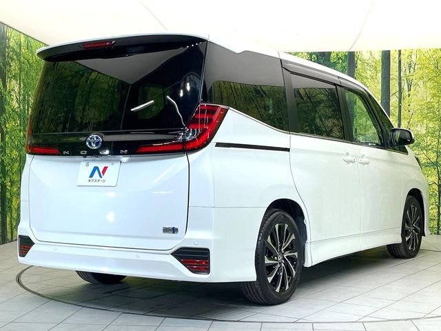 TOYOTA NOAH HYBRID 2023