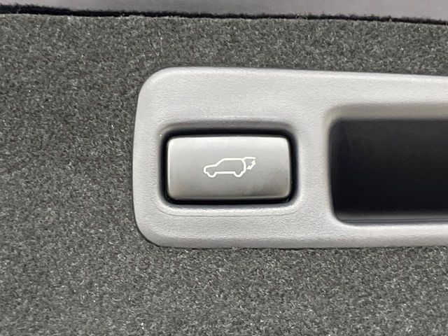 TOYOTA HARRIER 2WD 2017