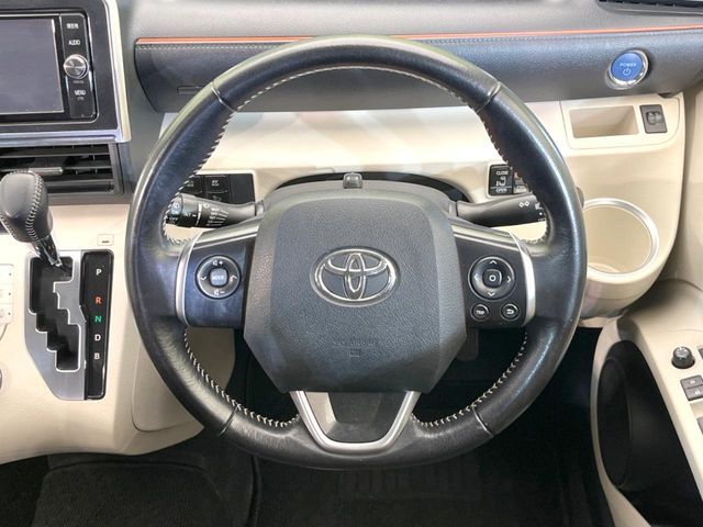 TOYOTA SIENTA HYBRID 2016