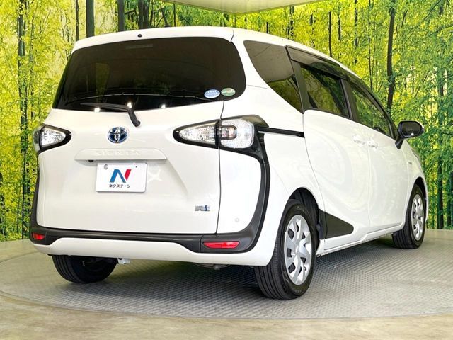 TOYOTA SIENTA HYBRID 2016
