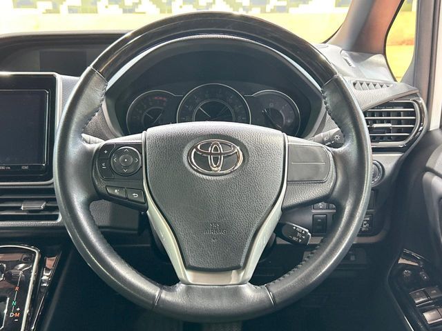 TOYOTA NOAH 2021