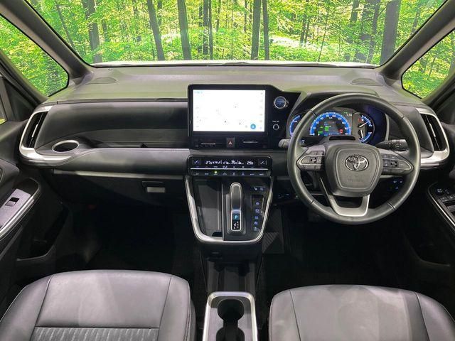 TOYOTA NOAH HYBRID 4WD 2022
