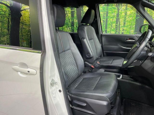 TOYOTA NOAH HYBRID 4WD 2022