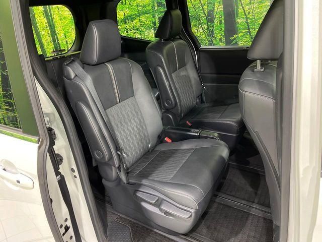 TOYOTA NOAH HYBRID 4WD 2022