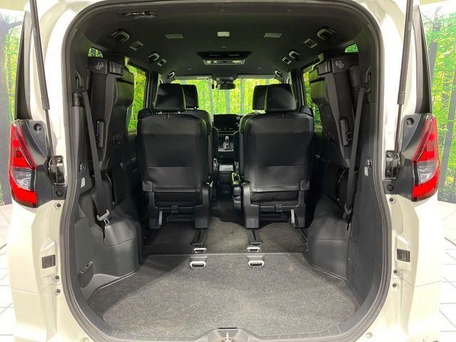 TOYOTA NOAH HYBRID 4WD 2022