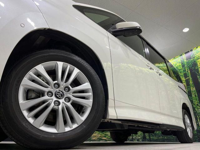 TOYOTA NOAH HYBRID 4WD 2022