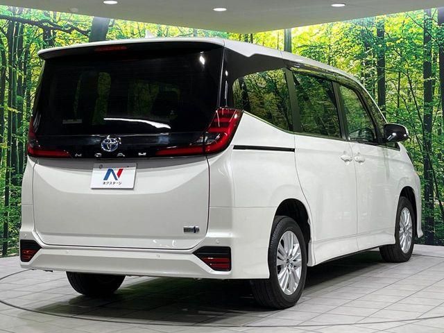 TOYOTA NOAH HYBRID 4WD 2022