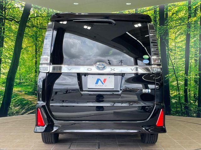 TOYOTA VOXY HYBRID 2018