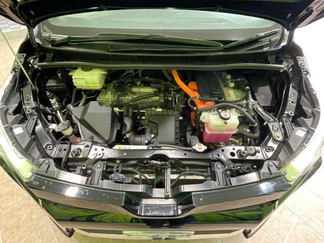 TOYOTA VOXY HYBRID 2018