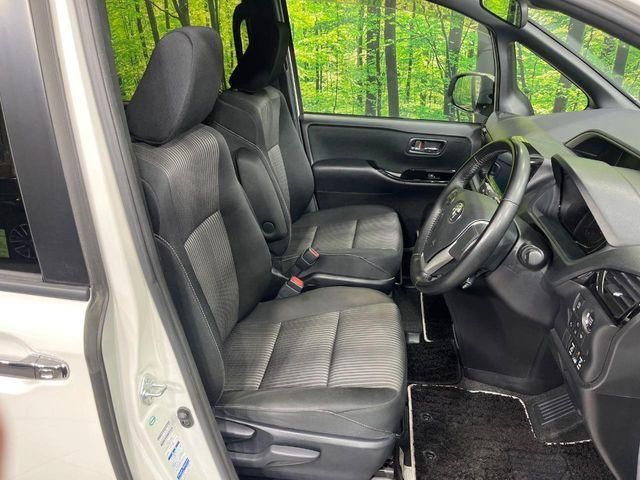 TOYOTA VOXY 4WD 2018