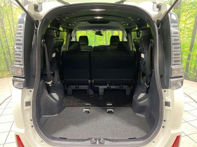 TOYOTA VOXY 4WD 2018