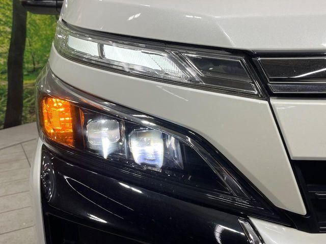 TOYOTA VOXY 4WD 2018