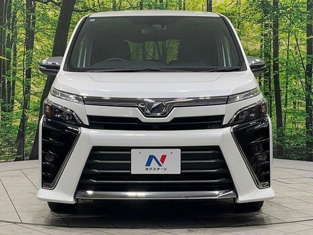 TOYOTA VOXY 4WD 2018