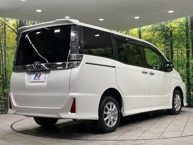 TOYOTA VOXY 4WD 2018