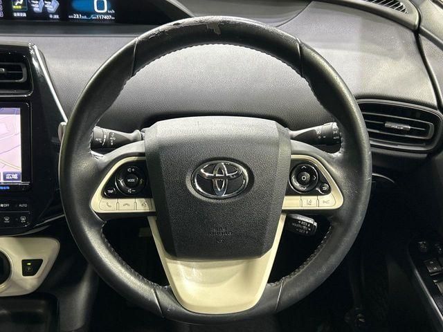 TOYOTA PRIUS 2016