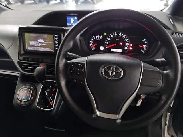 TOYOTA VOXY 2015