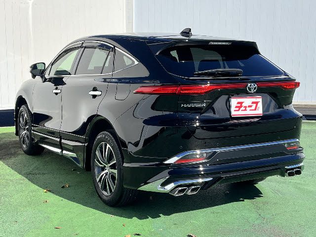TOYOTA HARRIER 2WD 2022